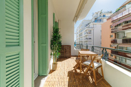 
                                                                                        Vente
                                                                                         Nice - Promenade des Anglais - Magnifique 3 pièces de 59 m² avec terrasse et vue mer