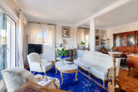 Vente
Nice - Rare à la vente – Spacieux 3/4 pièces en dernier étage avec vue mer, quartier Cimiez