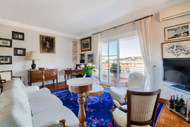 Vente
Nice - Rare à la vente – Spacieux 3/4 pièces en dernier étage avec vue mer, quartier Cimiez