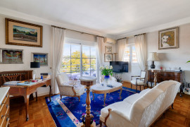 Vente
Nice - Rare à la vente – Spacieux 3/4 pièces en dernier étage avec vue mer, quartier Cimiez