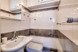 Vente
Nice - Rare à la vente – Spacieux 3/4 pièces en dernier étage avec vue mer, quartier Cimiez