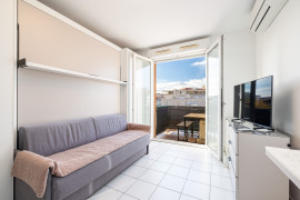 Location
NICE / RIQUIER - Studio MEUBLE avec balcon en dernier étage
