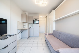 Location
NICE / RIQUIER - Studio MEUBLE avec balcon en dernier étage