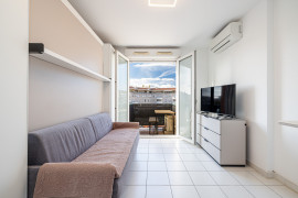 Location
NICE / RIQUIER - Studio MEUBLE avec balcon en dernier étage