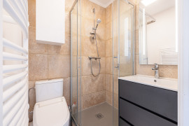 Location
NICE / RIQUIER - Studio MEUBLE avec balcon en dernier étage