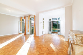 
                                                                                        Vente
                                                                                         Nice - Saint-Sylvestre- Grand 5/6 pièces dans une maison bourgeoise avec parc à usage exclusif