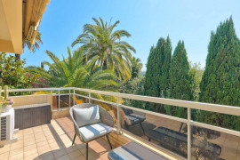 Vente
Nice Valrose - 4 pièces en dernier étage avec terrasse