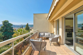 Vente
Nice Valrose - 4 pièces en dernier étage avec terrasse