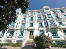 
                                                                                        Vente
                                                                                         Nice Valrose - Charmant 2 pièces en duplex dans un Palais Belle Epoque entouré de jardins