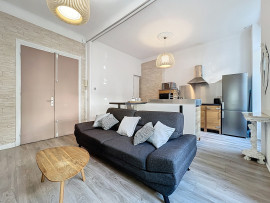 
                                                                                        Vente
                                                                                         Nice Valrose - Charmant 2 pièces en duplex dans un Palais Belle Epoque entouré de jardins