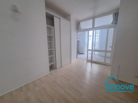 
                                                                                        Vente
                                                                                         Notre-Dame : Appartement atypique avec 6 chambres et extérieur.