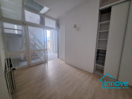 
                                                                                        Vente
                                                                                         Notre-Dame : Appartement atypique avec 6 chambres et extérieur.