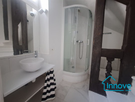 
                                                                                        Vente
                                                                                         Notre-Dame : Appartement atypique avec 6 chambres et extérieur.