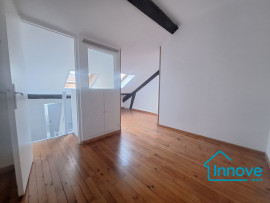 
                                                                                        Vente
                                                                                         Notre-Dame : Appartement atypique avec 6 chambres et extérieur.