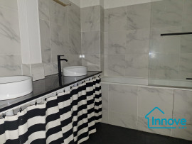 
                                                                                        Vente
                                                                                         Notre-Dame : Appartement atypique avec 6 chambres et extérieur.