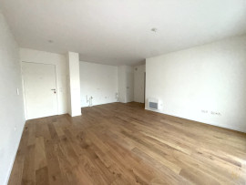 
                                                                                        Vente
                                                                                         OFFRES EXCLUSIVES sur ce T3 en rez-de-jardin surélevé avec extérieur à Cogolin
