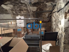 
                                                                                        Vente
                                                                                         Opportunité Rare : Cave à Vendre