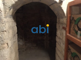 
                                                                                        Vente
                                                                                         Opportunité Rare : Cave à Vendre