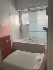 
                                                                                        Location
                                                                                         Paris 15, grand studio meublé clair et calme