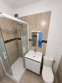 
                                                                                        Location
                                                                                         PARIS 15ᵉ – RUE VIALA – STUDIO LUMINEUX