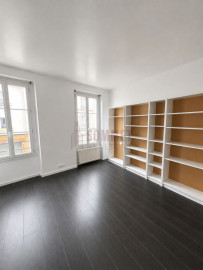 
                                                                                        Location
                                                                                         PARIS 15ᵉ – RUE VIALA – STUDIO LUMINEUX