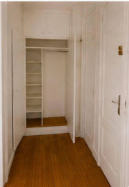 
                                                                                        Location
                                                                                         Paris 15e – Studio meublé 27 m² avec balcon
