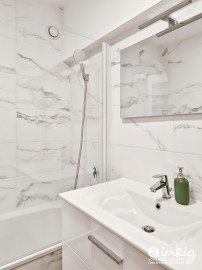 
                                                                                        Vente
                                                                                         Paris 20ème 3P traversant 66 m² rénové avec cave