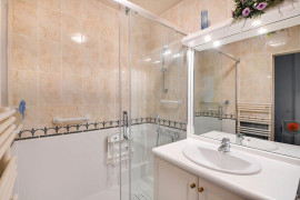 
                                                                                        Location
                                                                                         Paris Charenton 2P refait à neuf 46M2 1295 CC