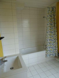 
                                                                                        Location
                                                                                         Particulier loue F2 44 m2 600 euros cc