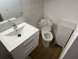 
                                                                                        Location
                                                                                         Particulier loue studio meublé centre ville