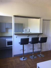 
                                                                                        Location
                                                                                         Particulier loue studio meublé de 26 m²