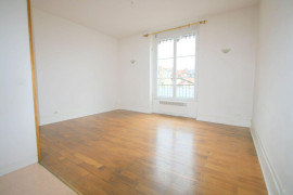 
                                                                                        Location
                                                                                         Particulier très joli studio, 26m2, hyper ctre,