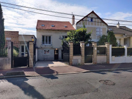
                                                                                        Location
                                                                                         Pavillon en colocation climatisé et jardin