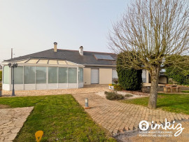 
                                                                                        Vente
                                                                                         Pavillon Plain Pieds 7 pièces - Terrain 957 m²