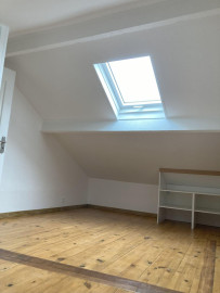 
                                                                                        Location
                                                                                         Pavillon quartier calme, proche toutes commodités