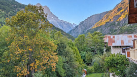 
                                                                                        Vente
                                                                                         Pelvoux : Vaste plateau T3 à aménager-Vue montagne