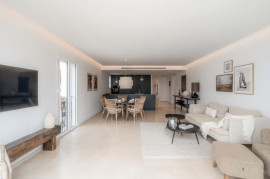 
                                                                                        Vente
                                                                                         Penthouse sur la Marina de Puerto Banus