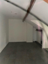
                                                                                        Location
                                                                                         Petit 2 pièces mansardé Choisy le roi