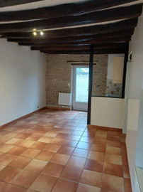 
                                                                                        Location
                                                                                         Petit appartement avec une petite cour