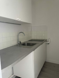 
                                                                                        Location
                                                                                         Petit studio