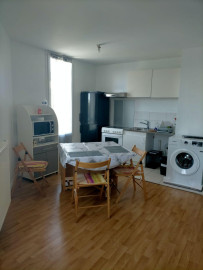 
                                                                                        Location
                                                                                         Petit studio accueillant