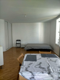 
                                                                                        Location
                                                                                         Petit studio accueillant