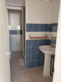 
                                                                                        Location
                                                                                         Petit T2 imp Rousseau, prox Conception 13005