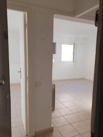 
                                                                                        Location
                                                                                         Petit T2 imp Rousseau, prox Conception 13005