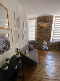 
                                                                                        Location
                                                                                         Petit T2 traversant hypercentre calme et lumineux