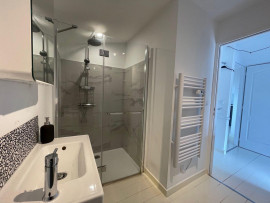 
                                                                                        Location
                                                                                         Petite location tranquille