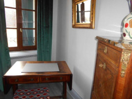 
                                                                                        Location
                                                                                         Petite maison ancienne en plein coeur du village.