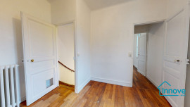 
                                                                                        Location
                                                                                         Petite maison avec jardinet