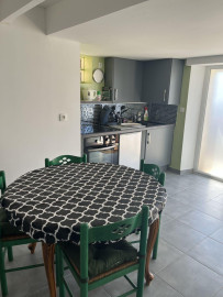 
                                                                                        Location
                                                                                         Petite maison dans quartier tranquille