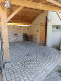 
                                                                                        Location
                                                                                         Petite maison indépendante au calme.